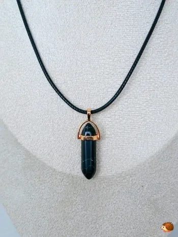 Collier pendentif  hexagonale noir sur cordon tendance