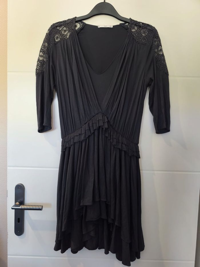 Robe courte noire - photo numéro 1