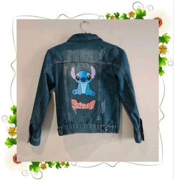 Cazadora vaquera stitch estampado en espalda