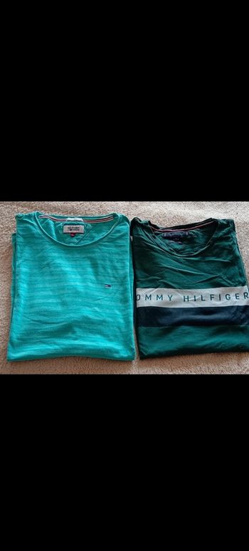 Vend 2 tee shirt Tommy Hilfiger taille M
