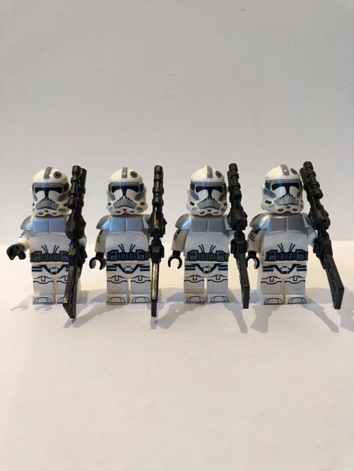 Figurine type lego 4 clones blancs. Star Wars