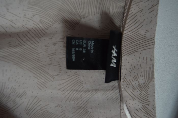 Blouse femme H&M beige poudré imprimé volantée manches courtes taille 38 - photo numéro 2