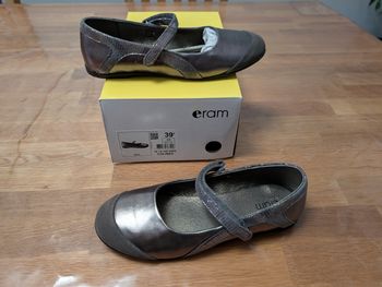 Paire de chaussures fille pointure 34 Eram neuf jamais portée