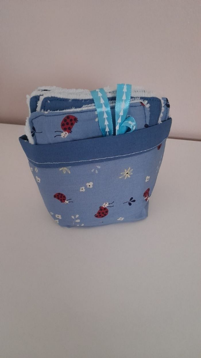 Panier avec lingettes