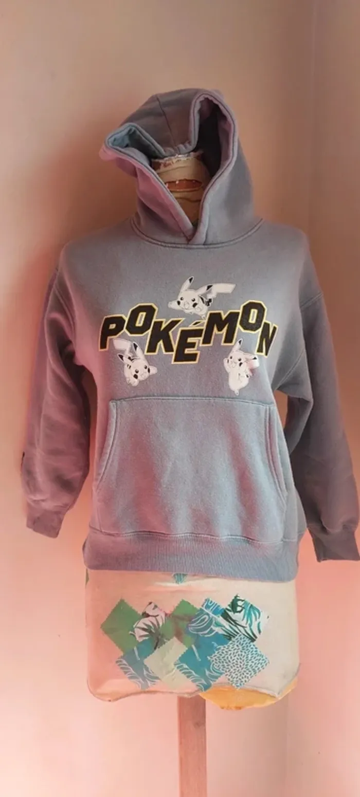 Sweat à capuche Pikachu enfant, en bon état, taille 9-10 ans