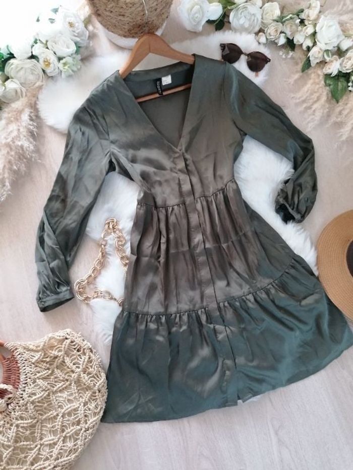 Jolie robe H&M satinée taille 36