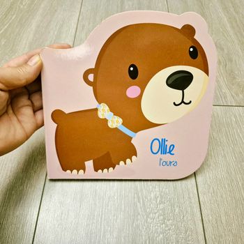 Livre Ollie l'ours. Couverture et page en carton dur. Edition Bout'chou 