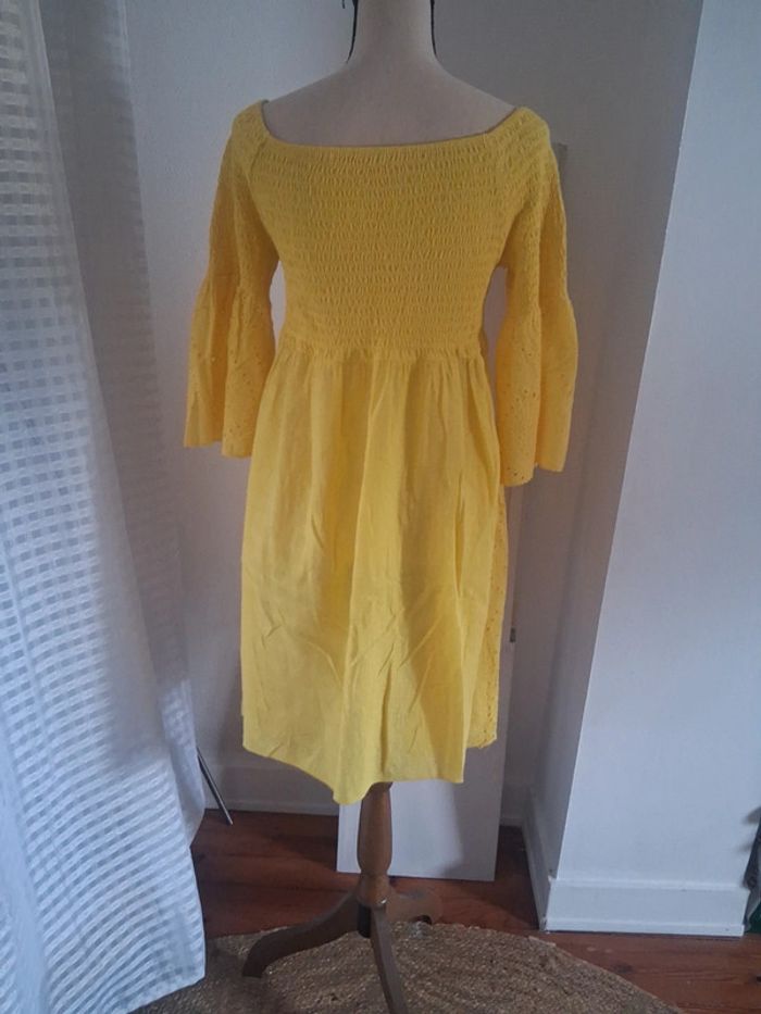 Robe jaune - photo numéro 2