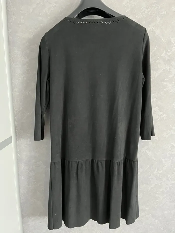 Robe noire effet daim - photo numéro 5