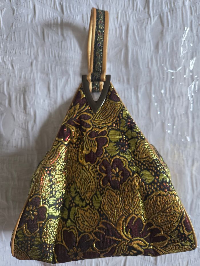 Sac à main aux broderies bordeaux et dorées - photo numéro 6