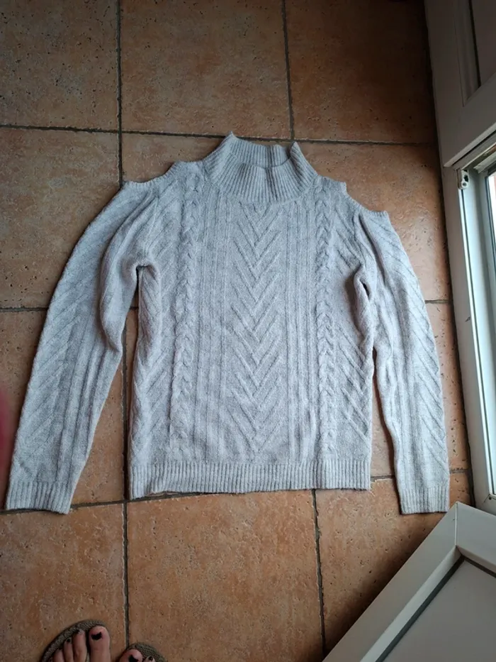 Pull épaules dénudées