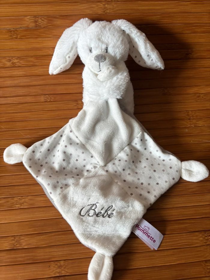 Neuf doudou lapin mouchoir blanc pois gris bébé pommette - photo numéro 2