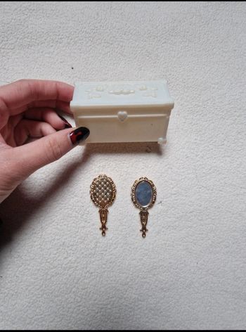Lot de 3 accessoires coffre, miroir et brosse idéal pour poupée barbie
