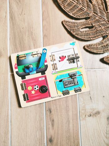 🏠Planche/panneau d'éveil multi activités busy board serrures/verrous Melissa & Doug