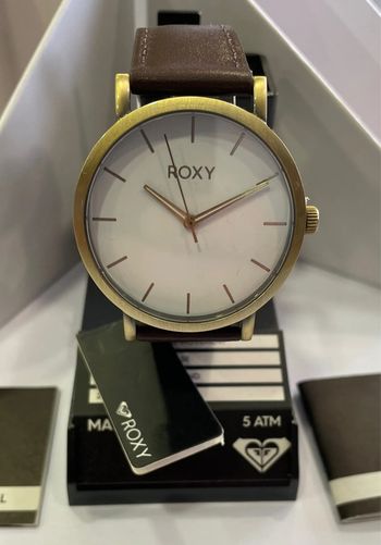 Montre femme Roxy marron cadran blanc