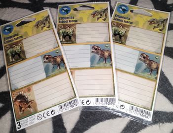 Lot de trois paquets étiquettes "Dinausaures" 27 au total  neufs