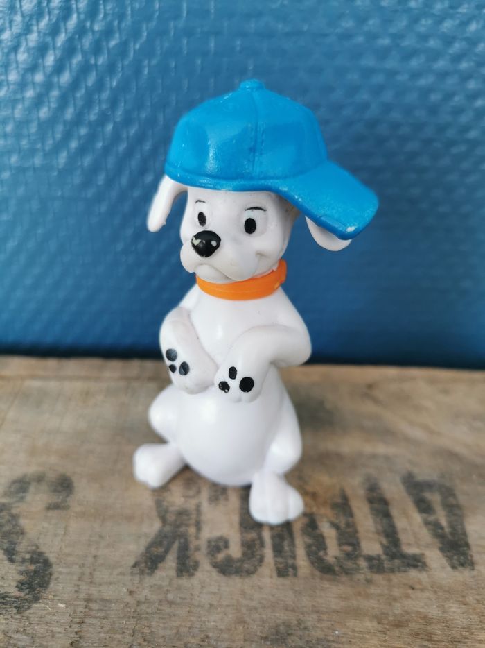 Figurine Dalmatien avec casquette bleue Disney