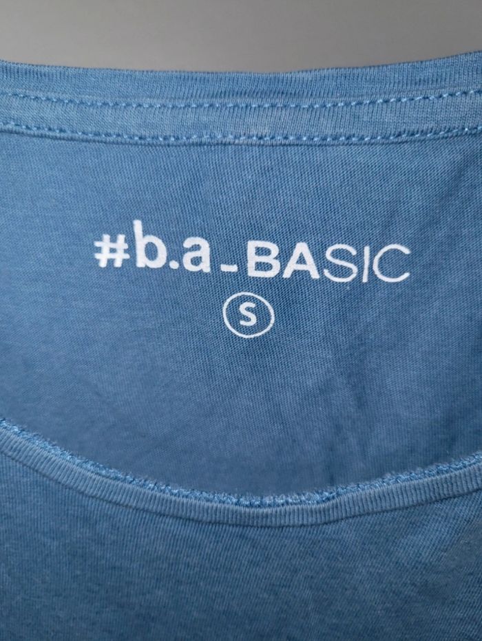 Tee-shirt uni bleu taille S - photo numéro 2