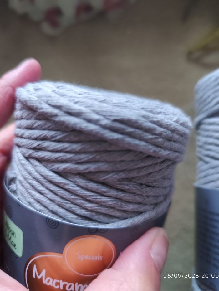 Macramé 4 bobines, fil 4 mm NEUF gris clair - photo numéro 2