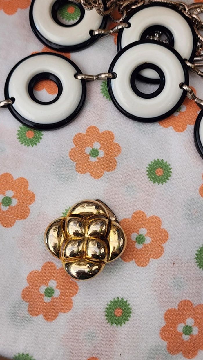 Jolie pince à foulard vintage années 80's en métal doré - photo numéro 3