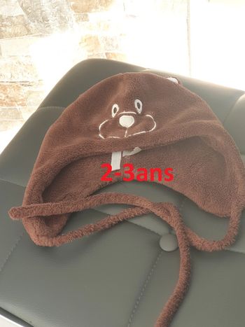1 bonnet marron avec ficelle ourson avec oreille 2-3 ans