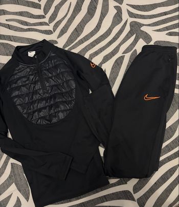 Survêtement Nike noir / orange – très bon état