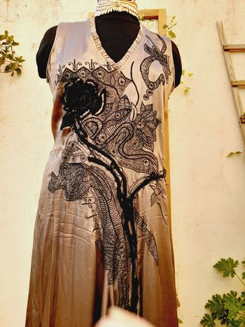 VINTAGE Robe satin de soie et broderies laine luxe chic y2k b2b 