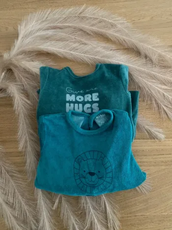 2 pyjama chaud 6 MOIS