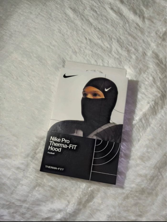 Nike Pro Therma-FIT Hood / Cagoule Nike Football Intégrale – Introuvable