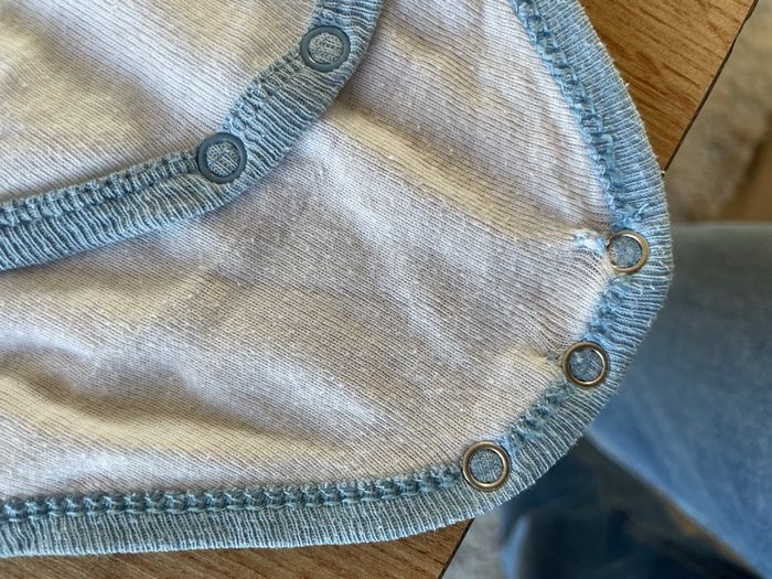 Lot 9 body MC 18 mois - photo numéro 2