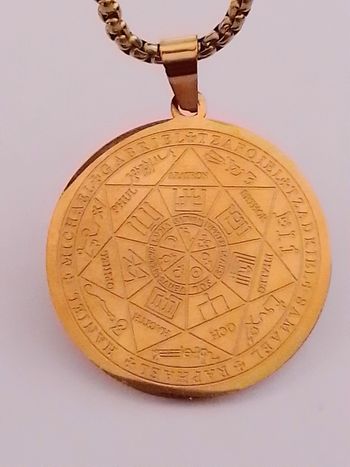 Chaîne + pendentif religieux