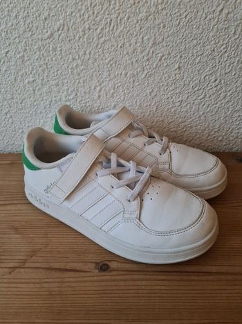 basket blanche et verte Adidas