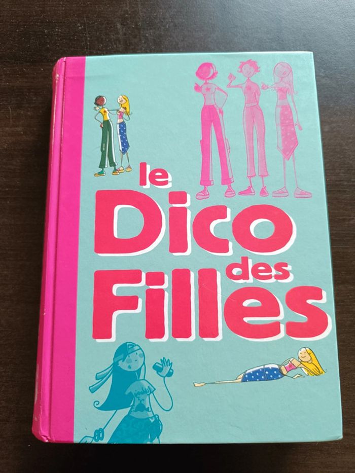 Livre LE DICO DES FILLES