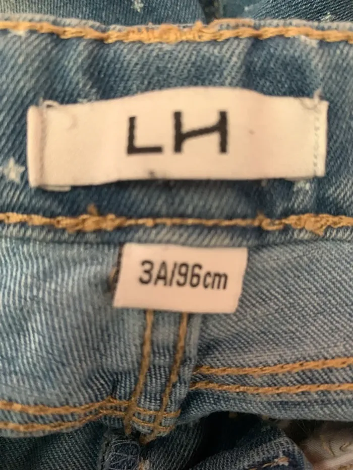 ⭐ Short en jean fille à étoiles – 3 ans / 96 cm – LH - photo numéro 4