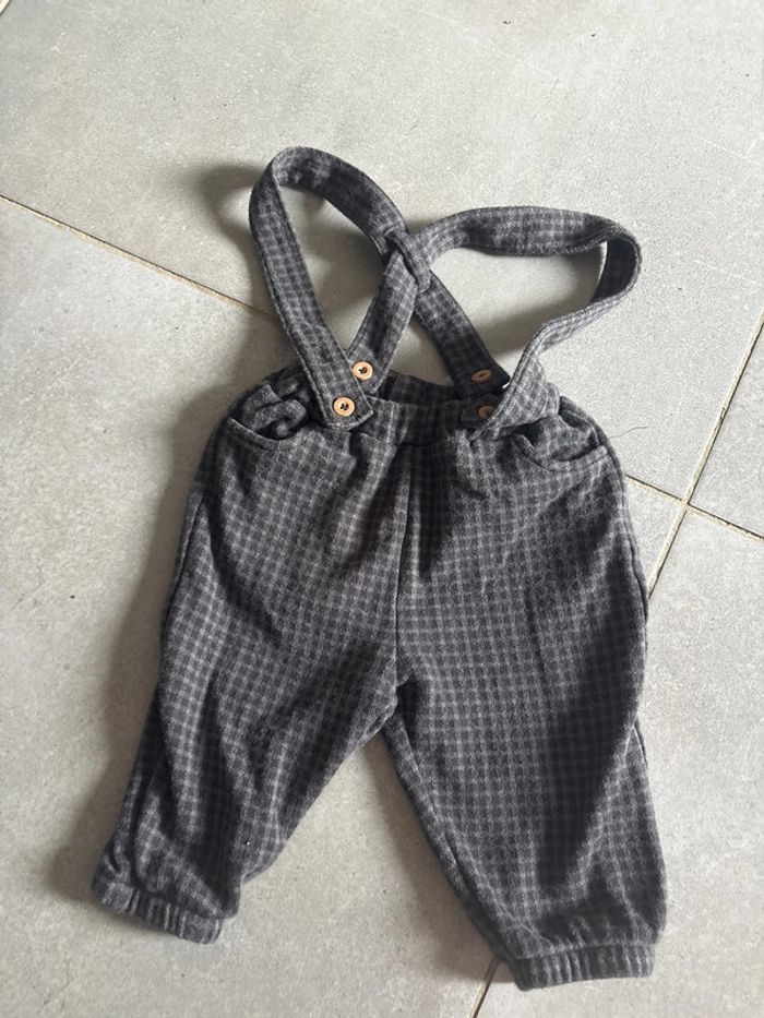 Pantalon à bretelles à carreaux