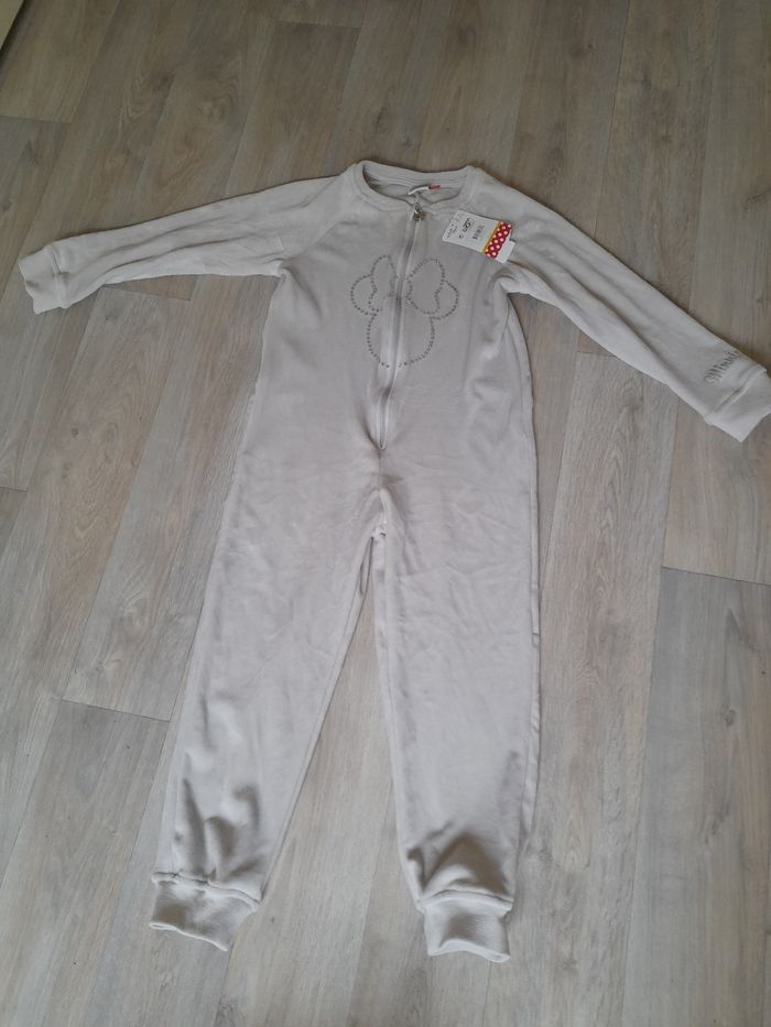 Pyjama neuf minnie hiver 5 ans 6 ans gris hiver disney avec etiquette