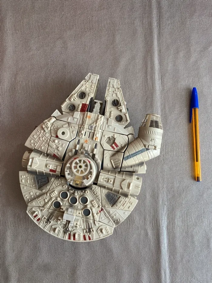 Star War Transformers - Han Solo Millenium Falcon - Hasbro 2005 - photo numéro 2