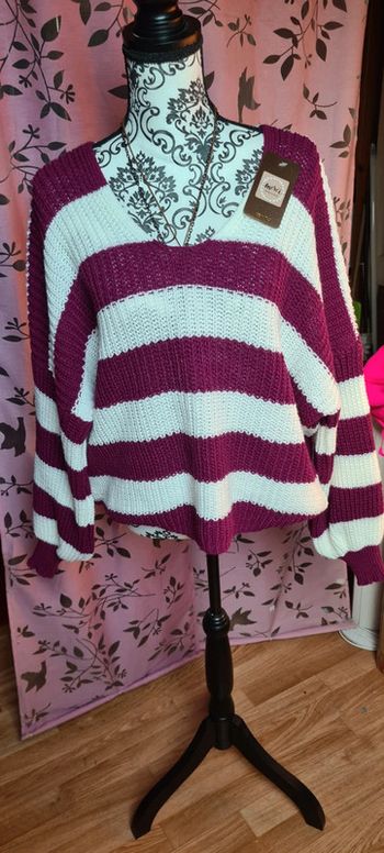 Pull bordeaux blanc