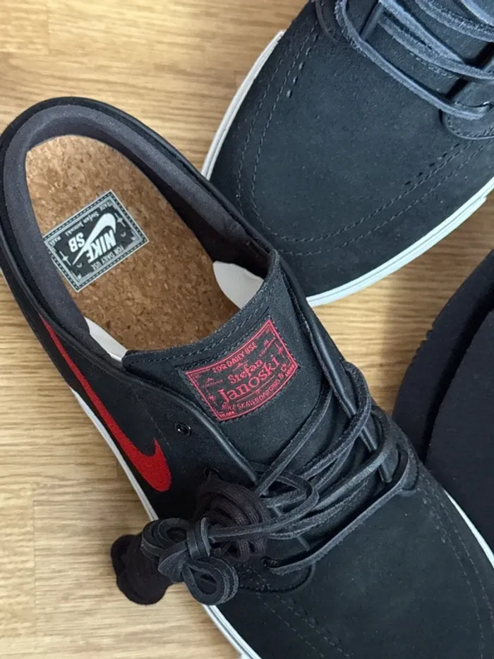 Basket 47,5 Nike SB noir et rouge - photo numéro 3