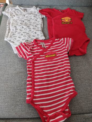 Lot de 3 bodies taille 6 mois
