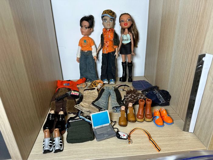 Lot de grandes poupées bratz