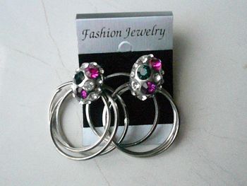 Boucles d’oreilles anneaux et pierres