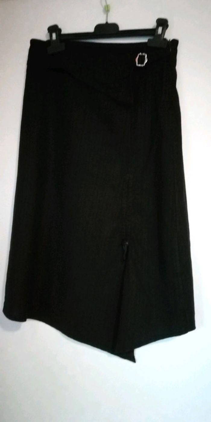 Jupe noire stylée asymétrique comme neuf