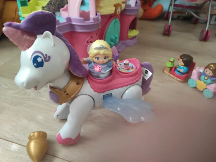 Licorne et princesse Chloé tut tut copain