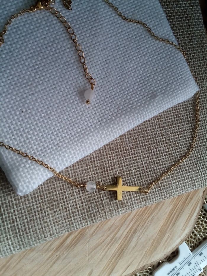 Collier croix en acier et pierres de cristal de roche - photo numéro 2