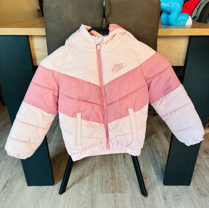 Doudoune Nike Just do it 🩷 Taille 2-3 ans