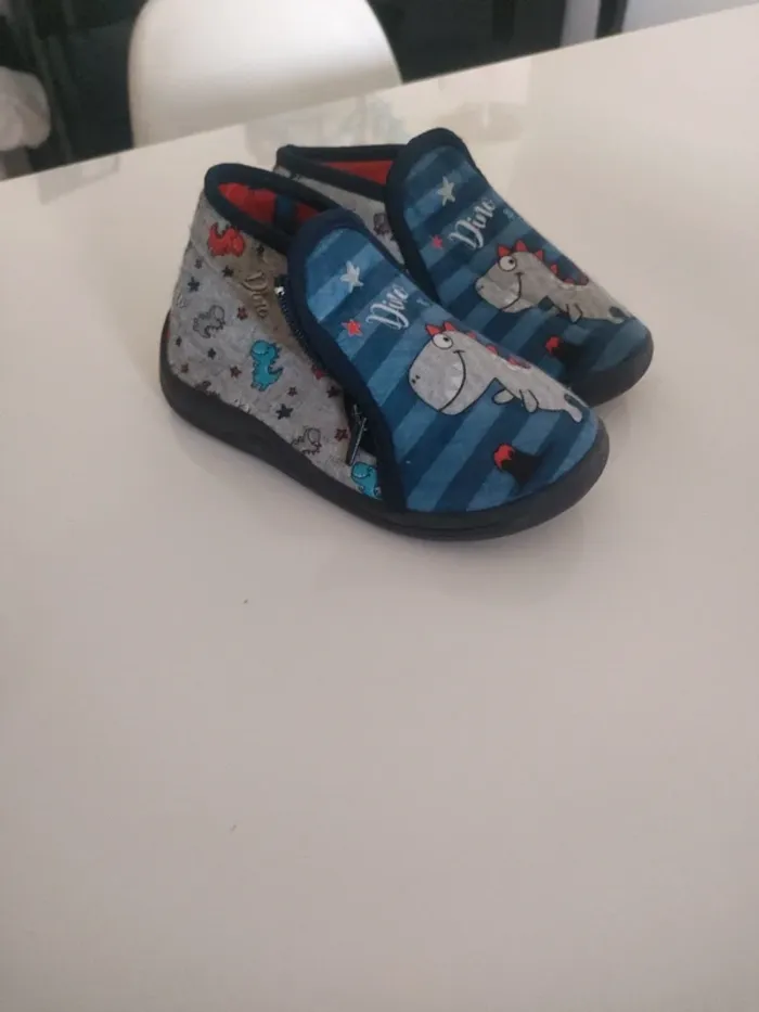Petit chausson dinosaure taille 25 - photo numéro 2
