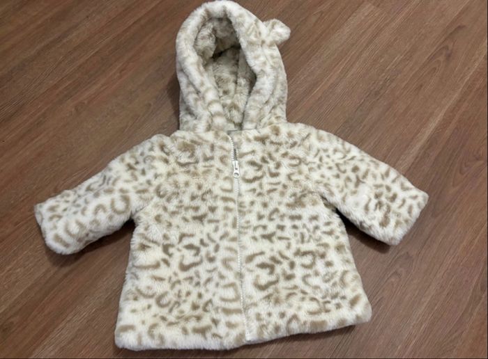 Manteau à fourrure bébé fille taille 9 mois
