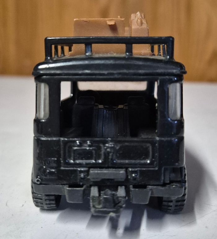 Majorette Toyota 1/36 – SUV custom Predator Daemonia miniature fantasy rock - photo numéro 4