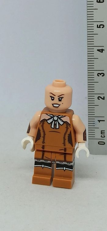 Femme costume marron lego